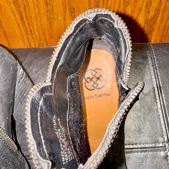 Daisy Fuentes Women's Carolina Zip Up Wedge Heel Black Suede Booties - Size 7 - Picture 6 of 10